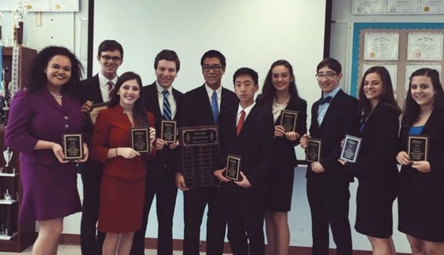 Communications senior Bethany Ebanks (L-R), junior Matt Nadel, senior Taylor Rich, junior Jake Perl, junior Jack Yan, junior Michael Wang, senior Riley Freese, digital media sophomore Josh Meredith, communications junior Kayla Gallagher, and communications junior Ariel Gordon pose with their awards after qualifying for the 2016 National Speech and Debate Tournament.