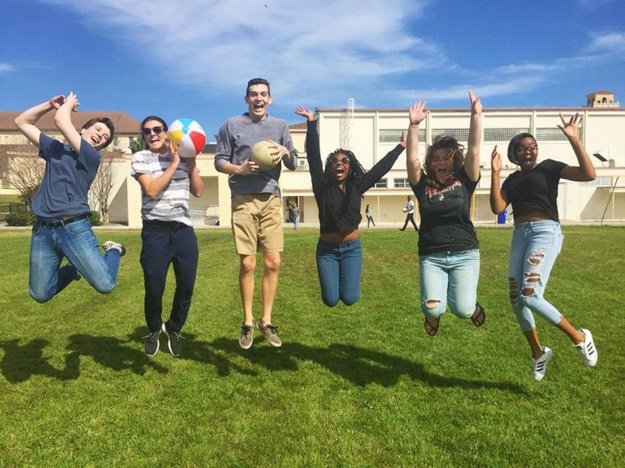 Communication+juniors+Jake+Perl+%28L-R%29%2C++Nick+Oregero%2C+and+Oscar+Hamilton%2C+communications+senior+Karai+McLean%2C+and+communications+sophomores+Dylan+Pollock+and+Alexa+Pope+jump+in+excitement+as+they+count+down+the+days+until+Spring+Break.+Were+so+ready+for+spring+break+like+its+going+to+be+lit%2C+communications+junior+Nick+Oregero+said.