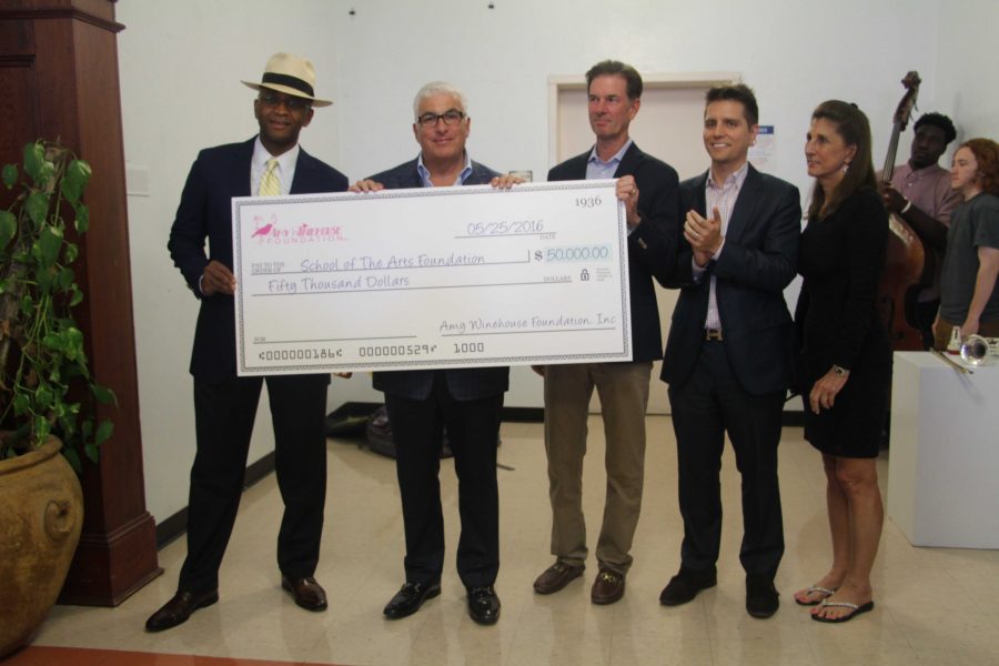 Board of Directors of Dreyfoos member Patrick Cousins (L-R), Mitch Winehouse, Board of Directors of Dreyfoos member Bill Fritz, Board of Directors of Dreyfoos member and Dreyfoos alumnus Brandon Levine, and Principal Dr. Susan Atherley present the $50,000 check from the Winehouse Foundation.