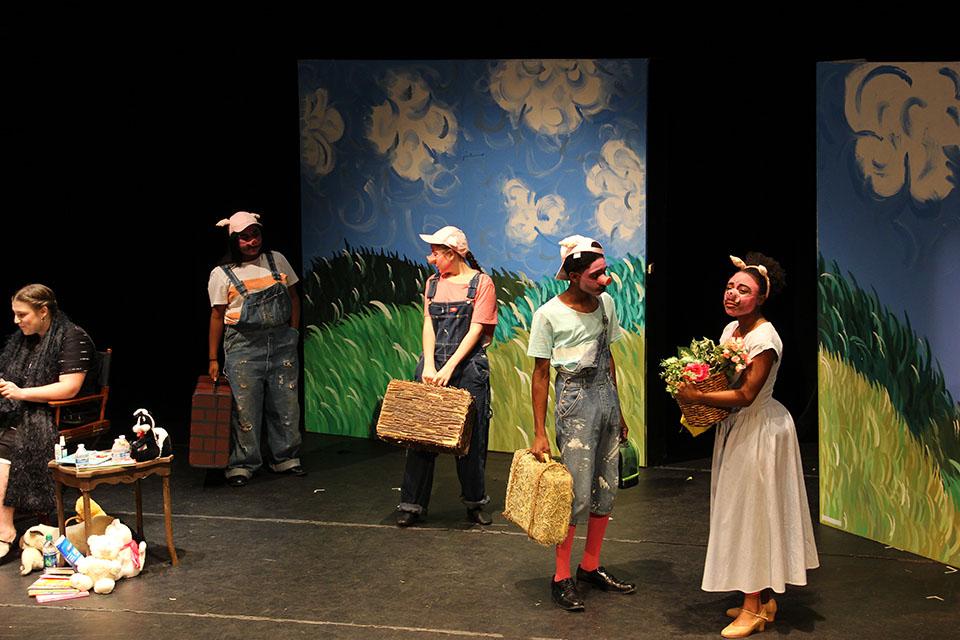 Theatre+students+tell+The+Surprising+Story+of+the+Three+Little+Pigs