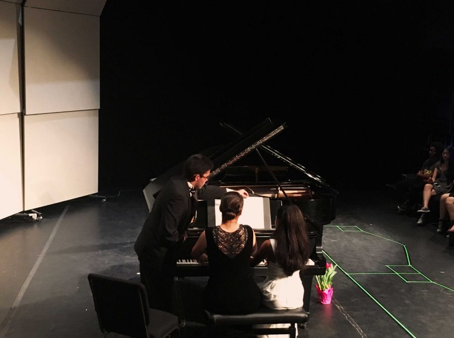 Piano sophomores Annemarie Gerlach (L-R) and Adele Denizard open the recital with “Bilder aus Osten Op. 66 No. 4 & 5” composed by Robert Schumann.