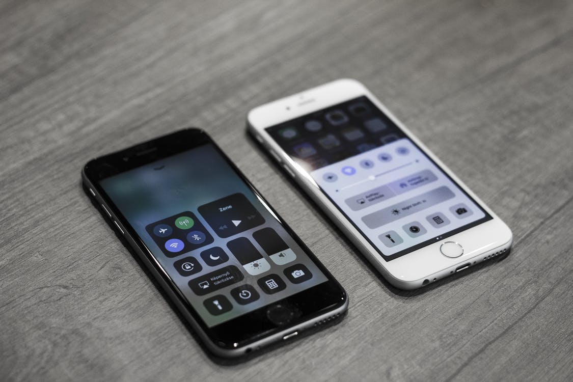 With+the+release+of+the+new+Apple+update%2C+iOS+11%2C+new+features%2C+like+the+customizable+control+center%2C+have+been+added.