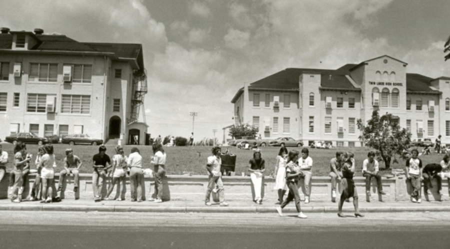 The last time that the Florida Gators and Florida State Seminoles went head to head during a year where both teams were unranked was 1987. In 1987, the campus where Dreyfoos School of the Arts now lies belonged to Twin Lakes High School. Here, students of Twin Lakes enjoy their lunch around campus three years before the historic game. The sidewalk in front of the school was one of the most popular social spots for students. 