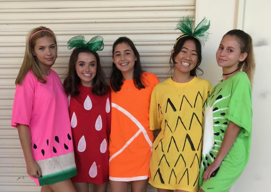 Communications+junior+Faith+Tirtarahardja+dresses+as+a+pineapple+to+fit+her+group%E2%80%99s+theme+of+DIY+fruits+during+Halloween+2017.+