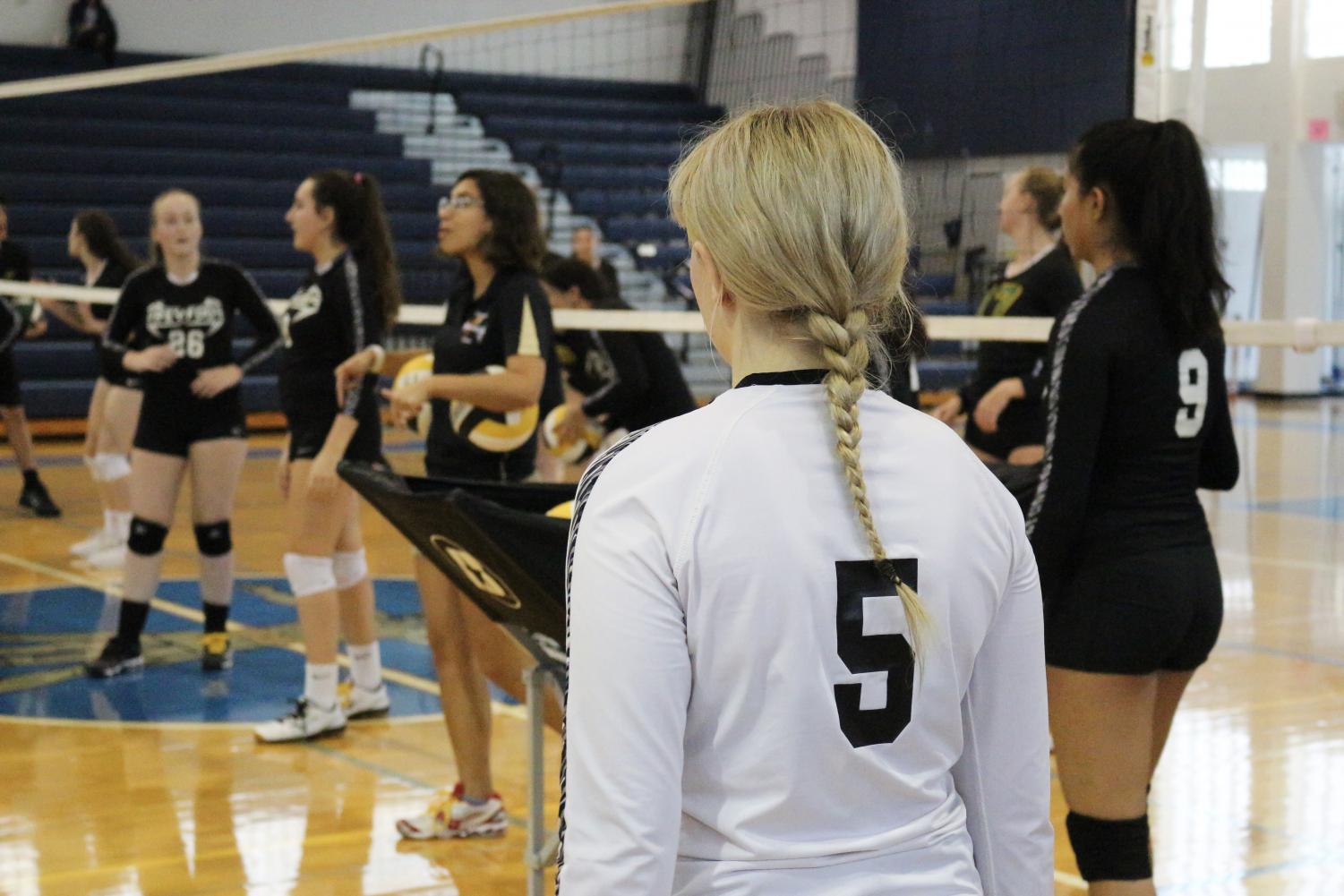 GIRLS VOLLEYBALL TEAM SAYS GOODBYE TO DEPARTING SENIORS