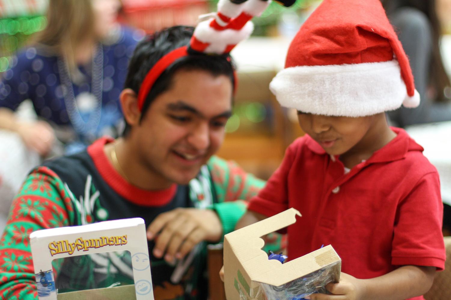 JEFFERSON+JUBILEE+DELIVERS+A+HOLIDAY+SURPRISE+TO+ELEMENTARY+STUDENTS