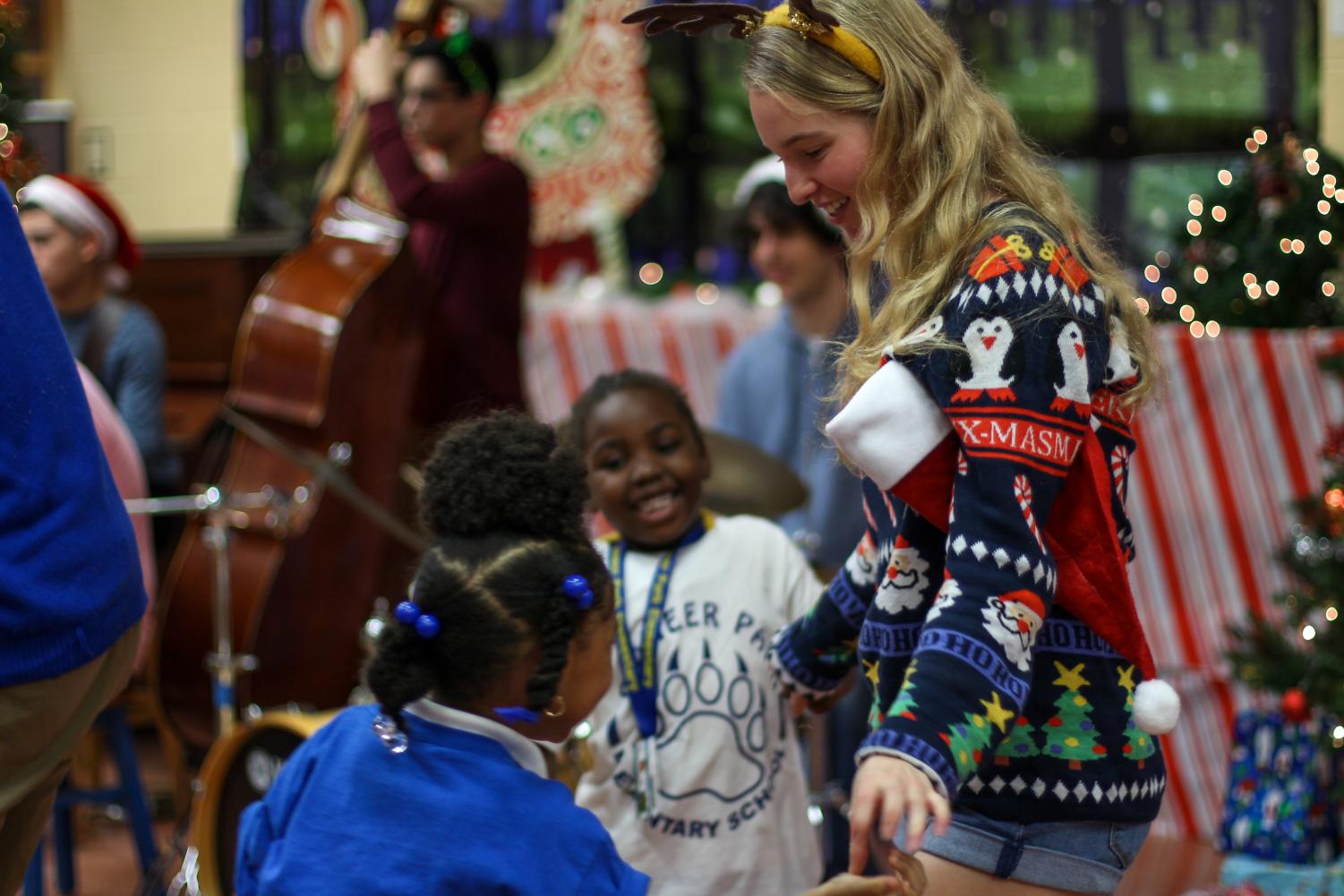 JEFFERSON+JUBILEE+DELIVERS+A+HOLIDAY+SURPRISE+TO+ELEMENTARY+STUDENTS