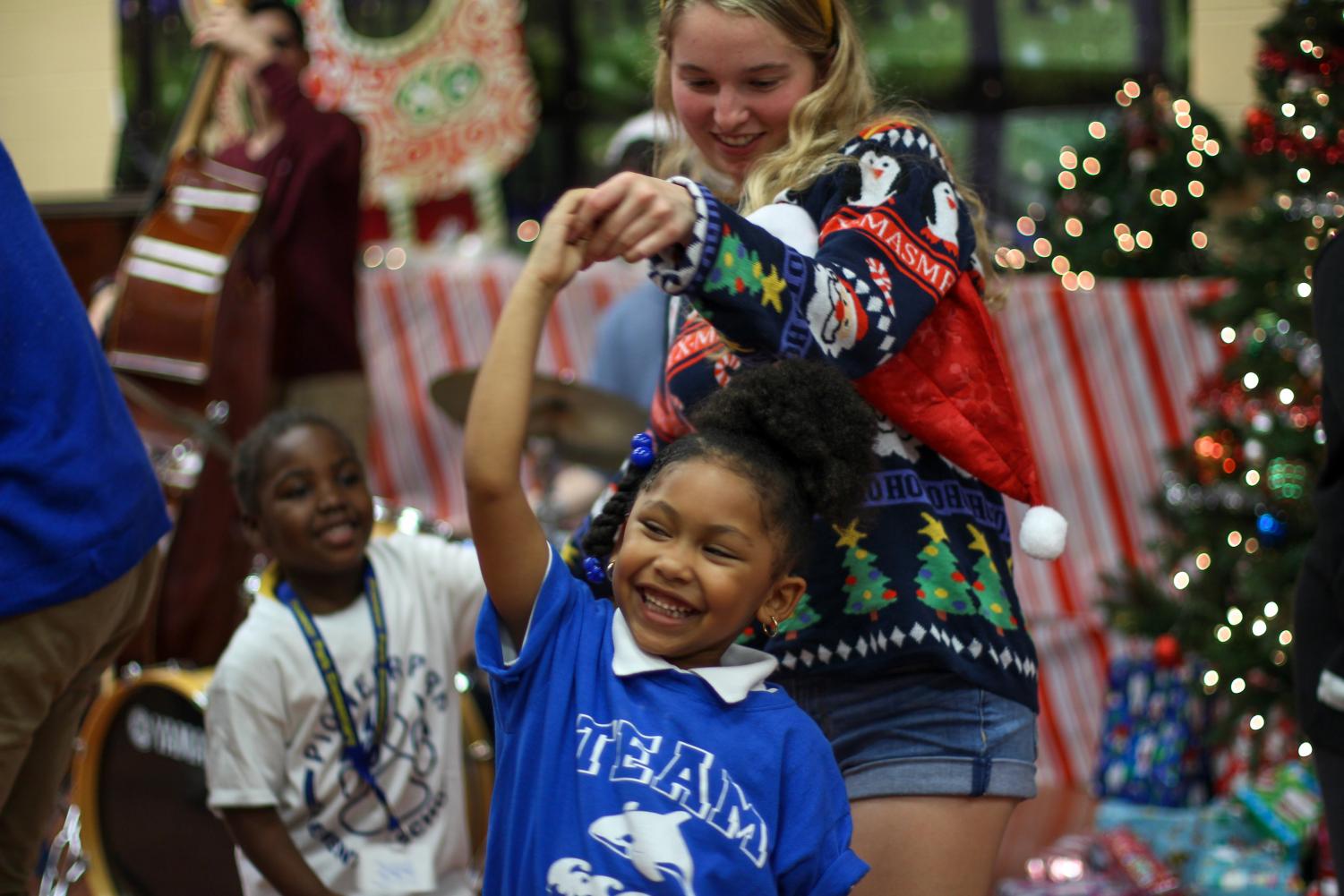 JEFFERSON+JUBILEE+DELIVERS+A+HOLIDAY+SURPRISE+TO+ELEMENTARY+STUDENTS