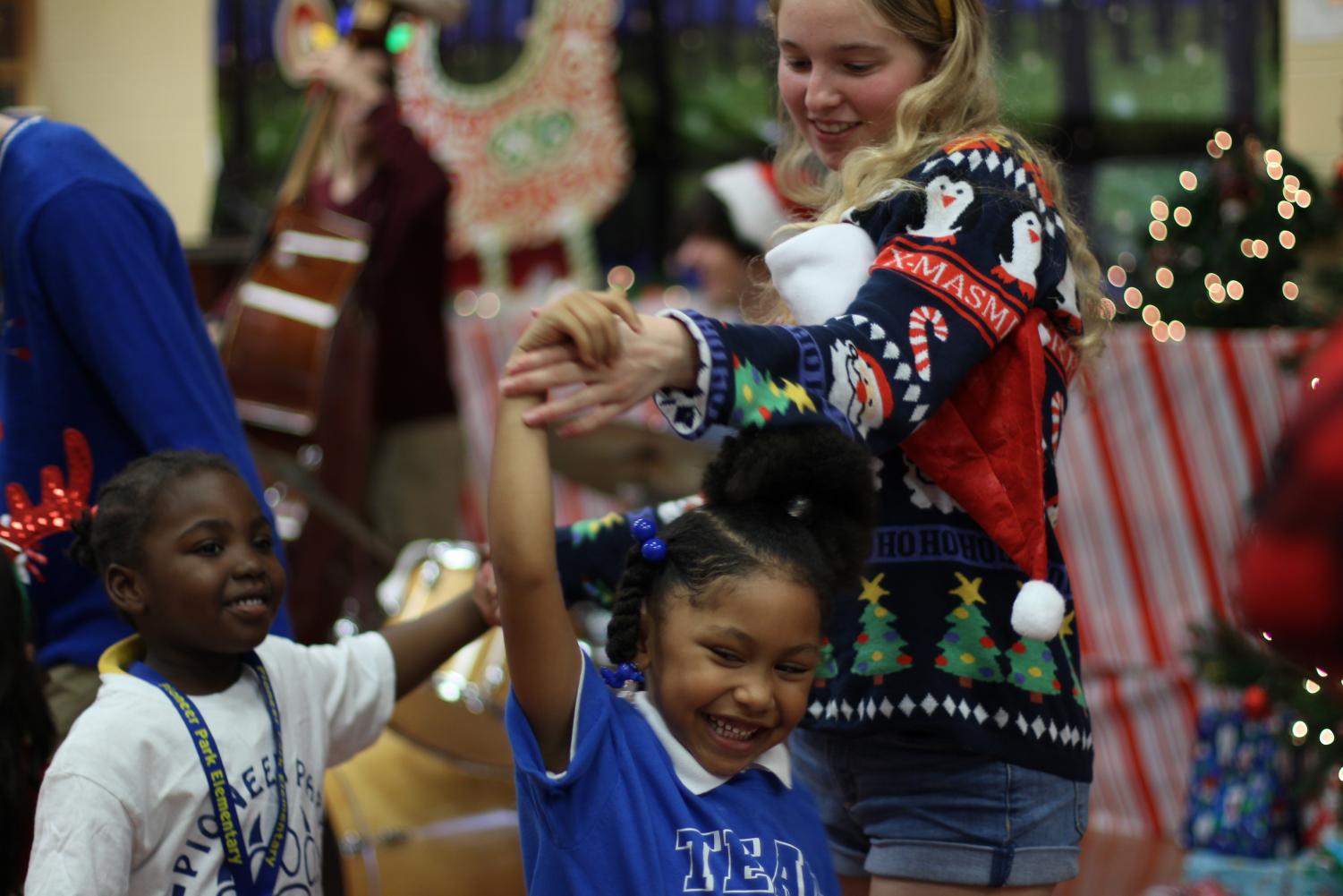 JEFFERSON+JUBILEE+DELIVERS+A+HOLIDAY+SURPRISE+TO+ELEMENTARY+STUDENTS