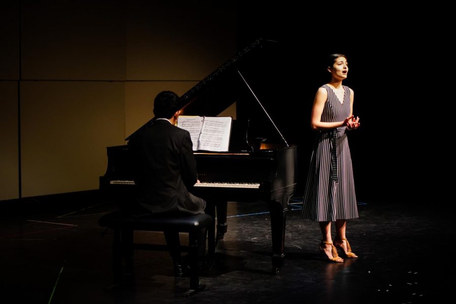 Piano junior Jason Ibalarrosa and vocal senior Isabella Caggiani perform Johannes Brahms’ “Vergebliches Ständchen,” a humorous dialogue between two lovers. “The male is trying to seduce the female, and the female is not having it” said Caggiani, who sang both the male and female parts.
