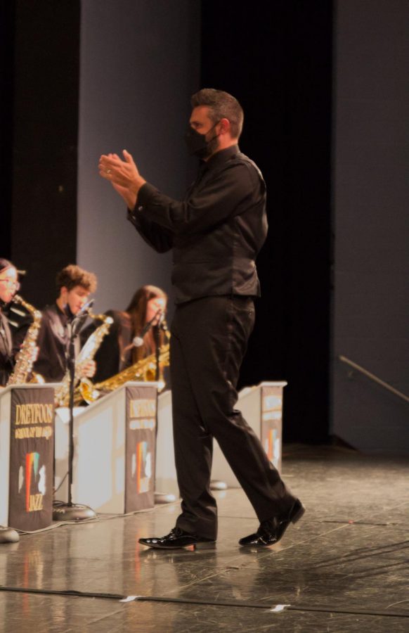 Jazz director Christopher De Leon conducts the Jazz Ensemble 1 band in preparation for their first concert of the year. De Leon began teaching the jazz band last school year, and has since noticed many differences between this school year and last. “Its been great to establish something steady, and be able to see all of them and start to get that energy [and] bonding that a band usually has together,” De Leon said.