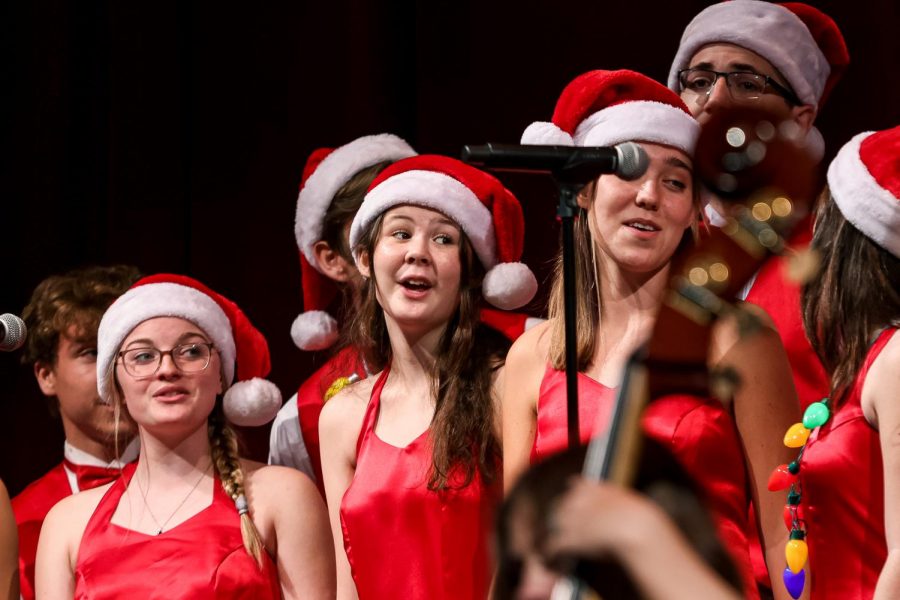 Looking to her fellow musicians, vocal senior Elise Overfield sings along to “We Wish You the Merriest.” This piece was sung by the third-hour ensemble chorus and accompanied by jazz instrumentalists.