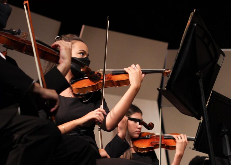 As the Philharmonic Orchestra takes stage for the first time this school year, strings senior Hanalei Ritter plays the notes standing in front of her. Ritter swept her bow across the strings as the orchestra performed “Finlandia” by Jean Sibelius.