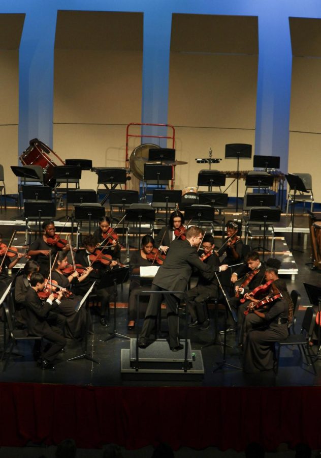 The strings orchestra watches orchestra director Jeffrey Adkins conduct students as they perform “Little Suite for String Orchestra” by Carl Nielson. This was the second time they took stage this school year.
