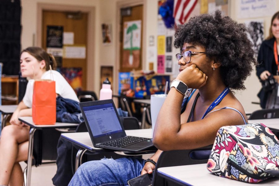 Listening to critiques of her peer’s poem, communications freshman Karmiah Smith pays attention to slam poetry coach Brittany Rigdon’s feedback.