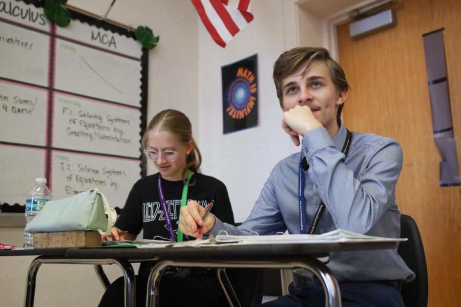 Listening to his AP Calculus AB teacher Traci De León teach a lesson on Riemann sums, communications freshman Anthony Stan follows along in his notes. “I think there are many benefits of doing (accelerated math courses) because I can get all my math credits in. I’ve already finished all my math credits for high school, and now I can mostly focus on college credits instead, so thats a huge plus,” Stan said. “Math is just so useful in so many places, and I feel like if I get this kind of knowledge early then Ill be better at it.”
