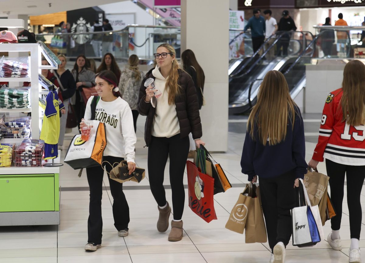 Black+Friday+shoppers+walk+around+Woodfield+Mall+in+Schaumburg%2C+Illinois%2C+on+Friday%2C+Nov.+24%2C+2023.+%28Trent+Sprague%2FChicago+Tribune%2FTNS%29%0APhoto+courtesy+of+Tribune