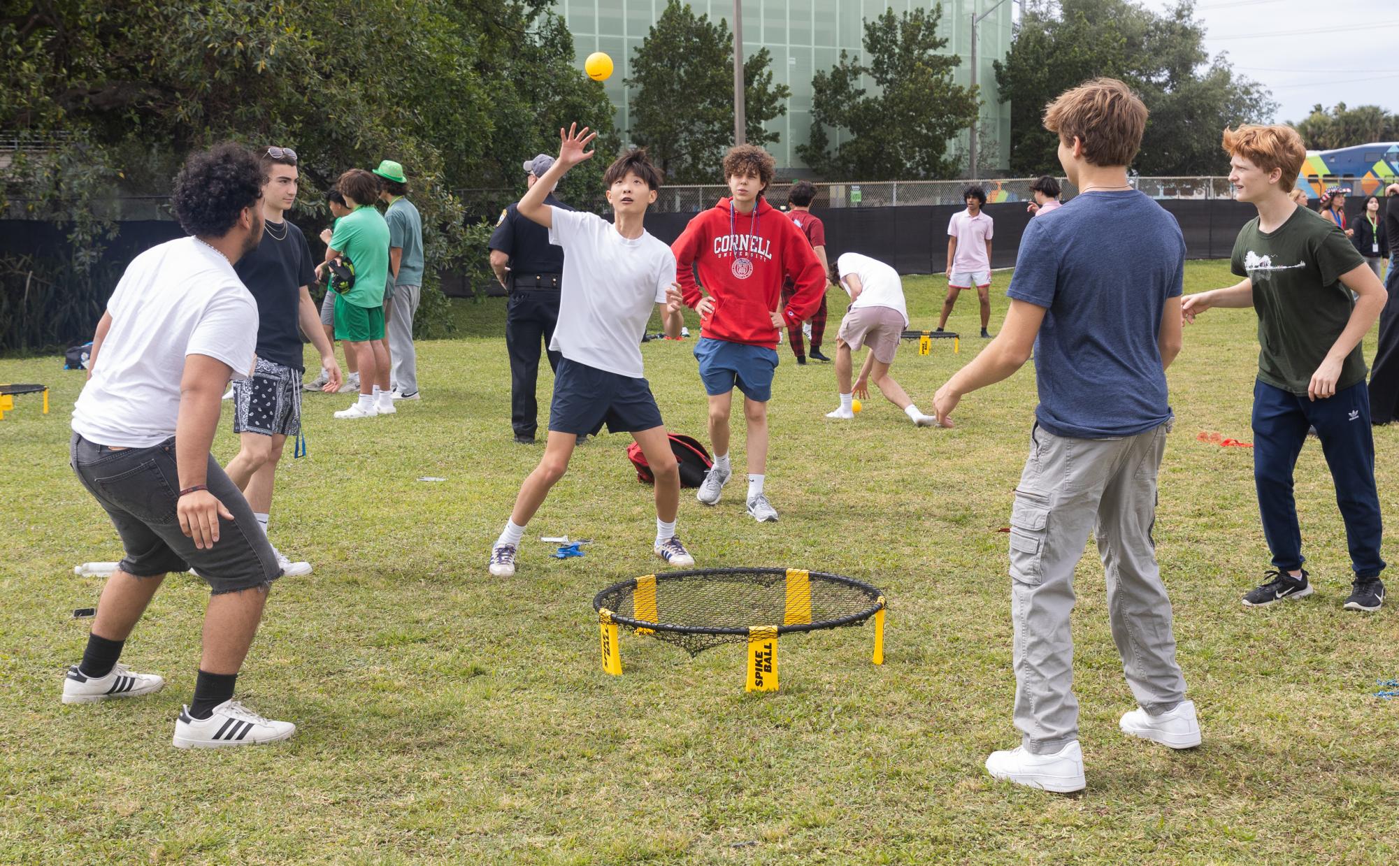 [BRIEF] Students Dunk Teachers During Field Day