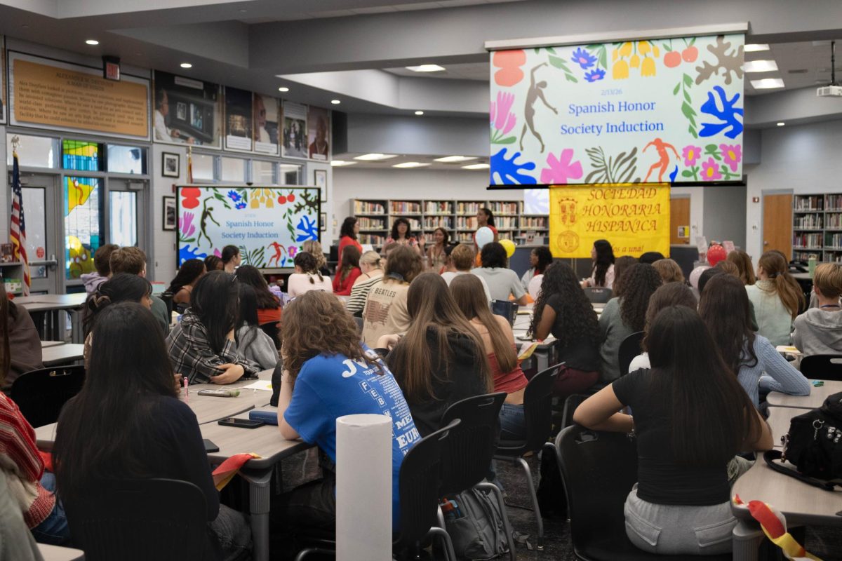 Greeting incoming inductees and returning members, Spanish Honor Society (SHS) officers host the annual SHS induction ceremony. During the ceremony, inductees' names are called aloud and they receive a membership certificate. The event took place Feb. 13 in the media center.