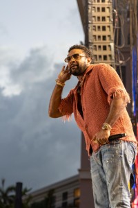 Asking for the crowd to get loud, reggae artist Shaggy performs his chart-topping song “Boombastic.”